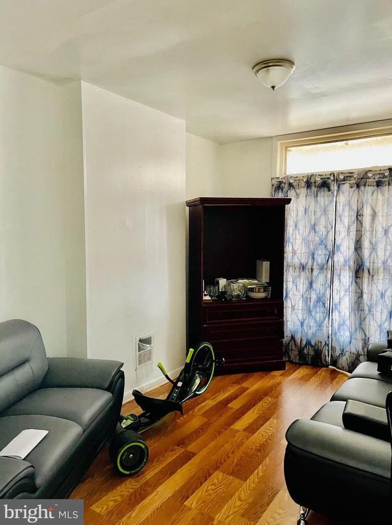 2014 Clifton Ave, Baltimore, MD 21217-1211