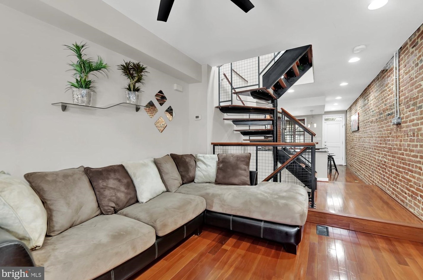 7 Decker Ave, Baltimore, MD 21224-1354