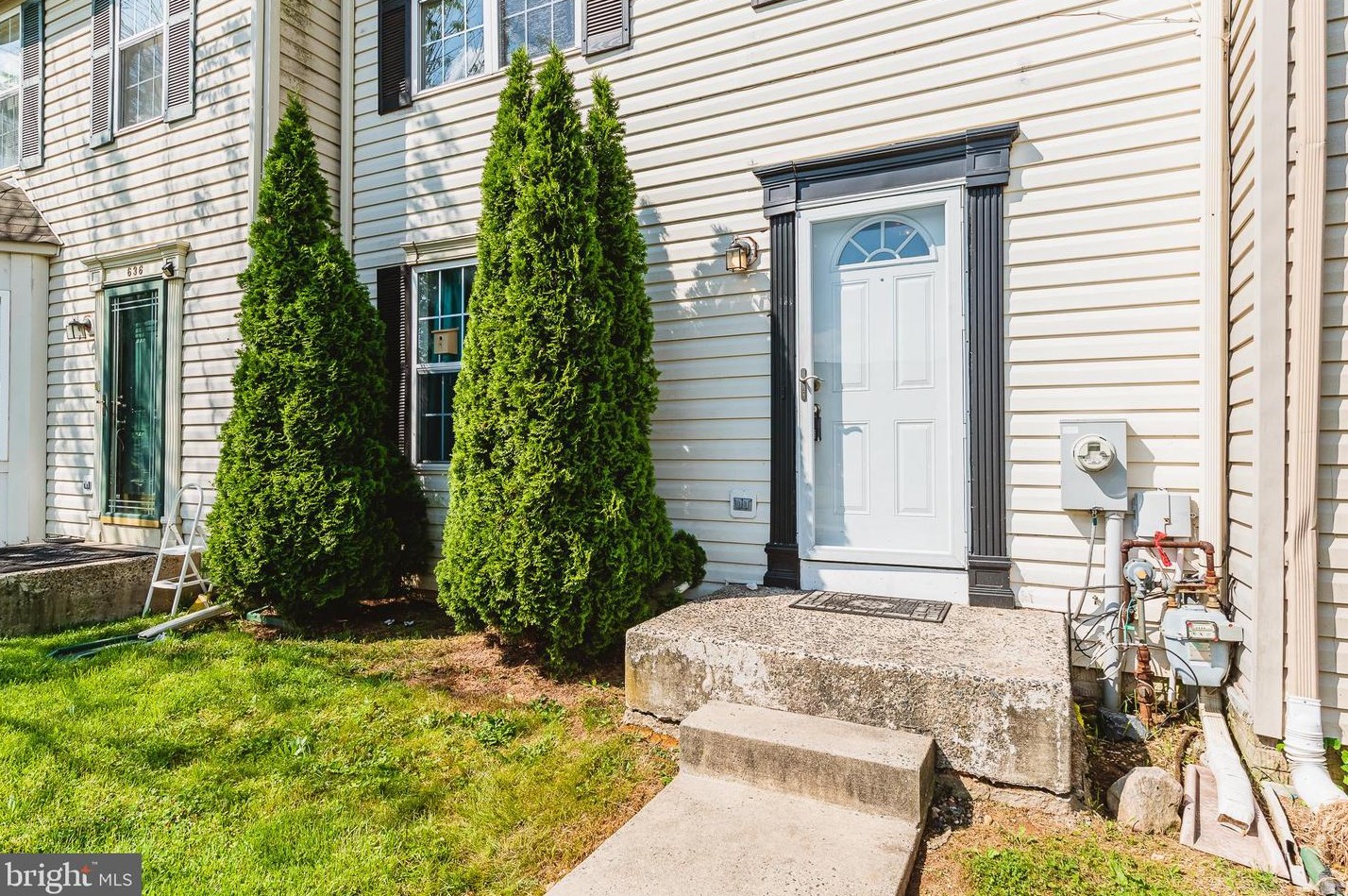 638 Villager Cir, Baltimore, MD 21222-8800