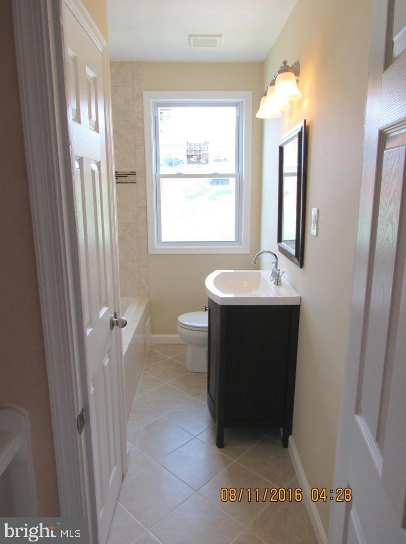 1239 Gleneagle Rd, Baltimore MD  21239-2236 exterior