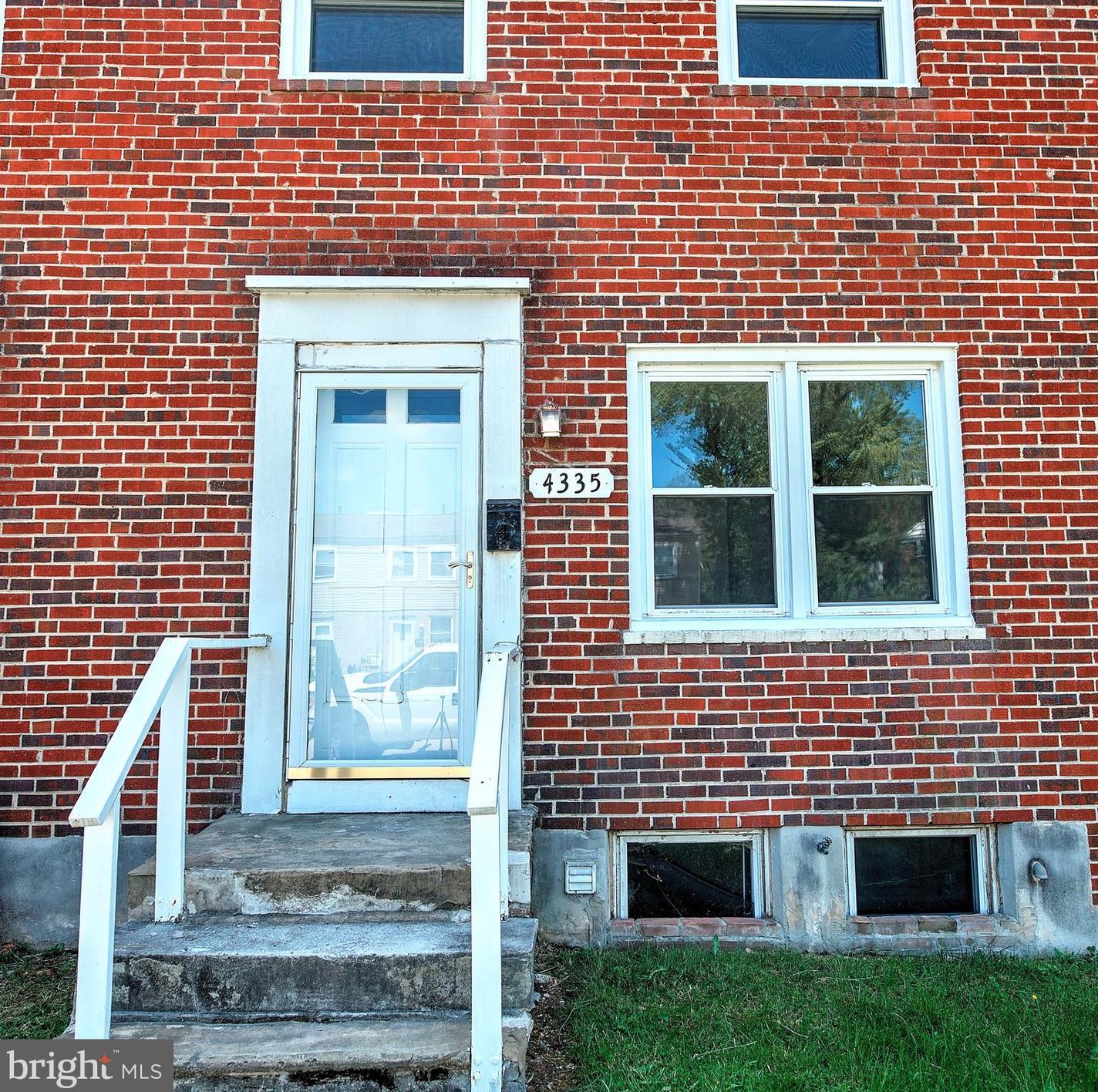 4335 Roberton Ave, Baltimore, MD 21206-6868
