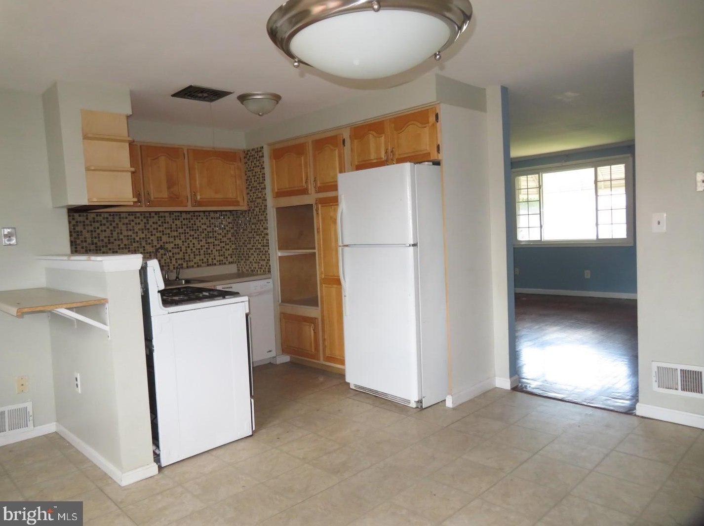 5902 Darien Ct, Baltimore, MD 21206-4027