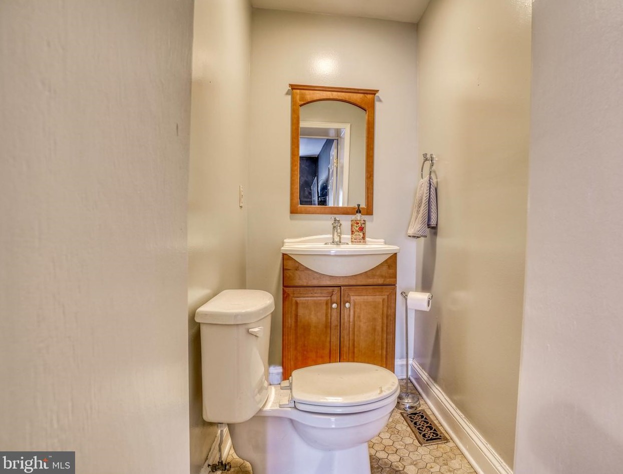 1518 Aliceanna St, Baltimore MD  21231-2802 exterior