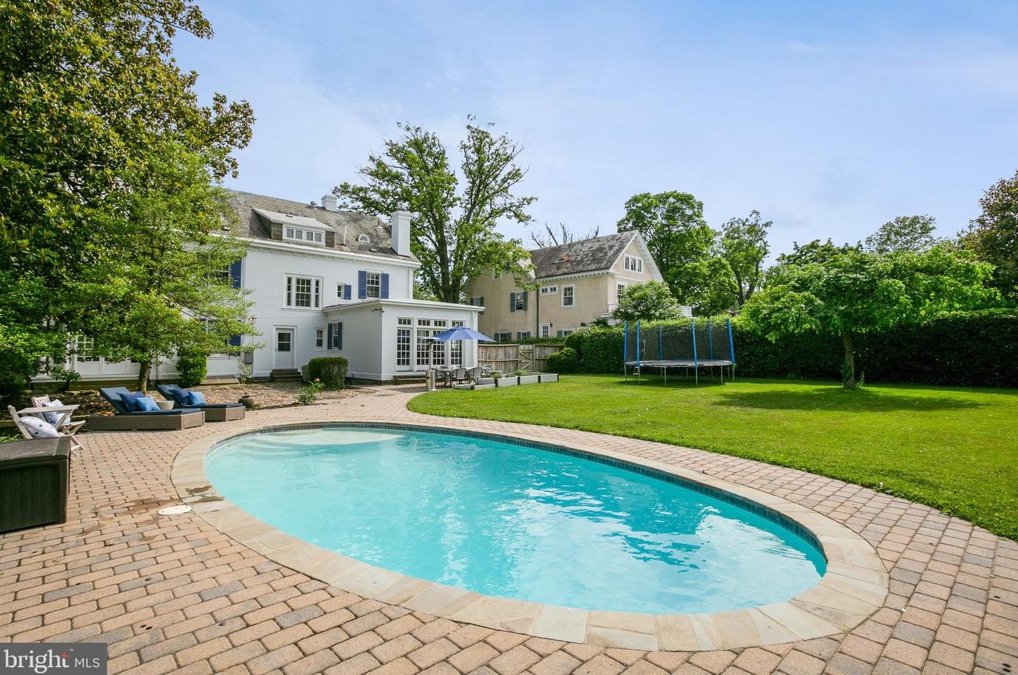 101 Ridgewood Rd, Baltimore, MD 21210-2536