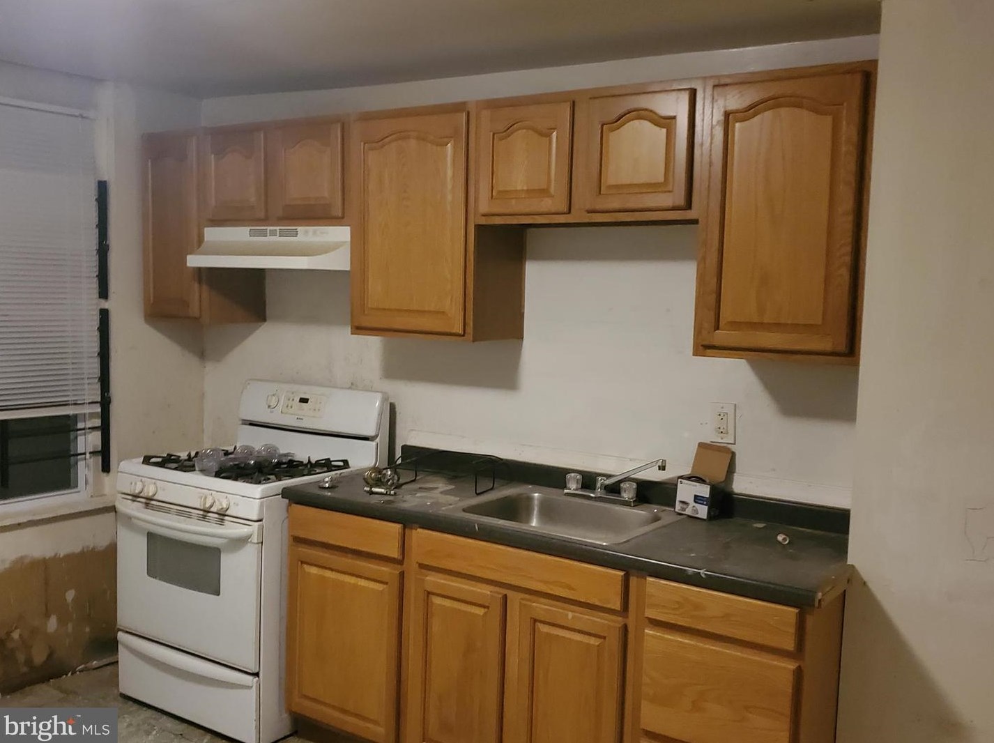 1129 Poplar Grove St, Baltimore, MD 21216