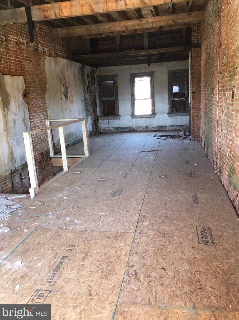 733 Dolphin St, Baltimore, MD 21217-2932
