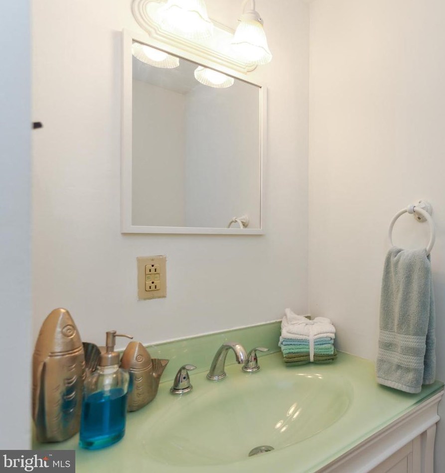 660 Portland St, Baltimore MD  21230-2220 exterior