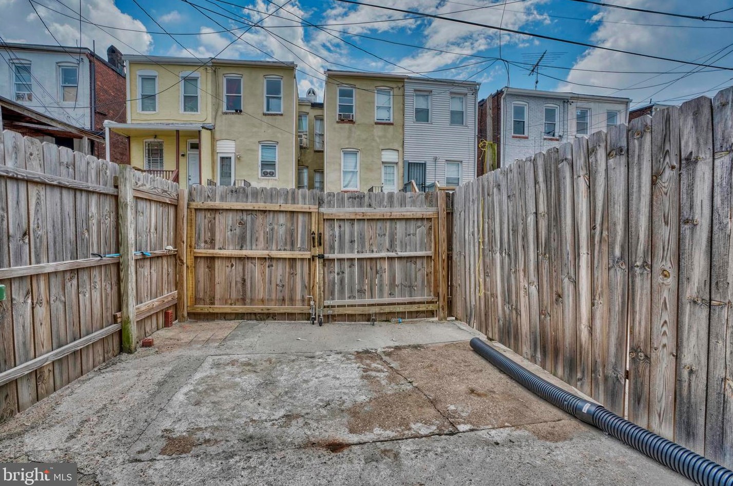 3329 Noble St, Baltimore, MD 21224-1416