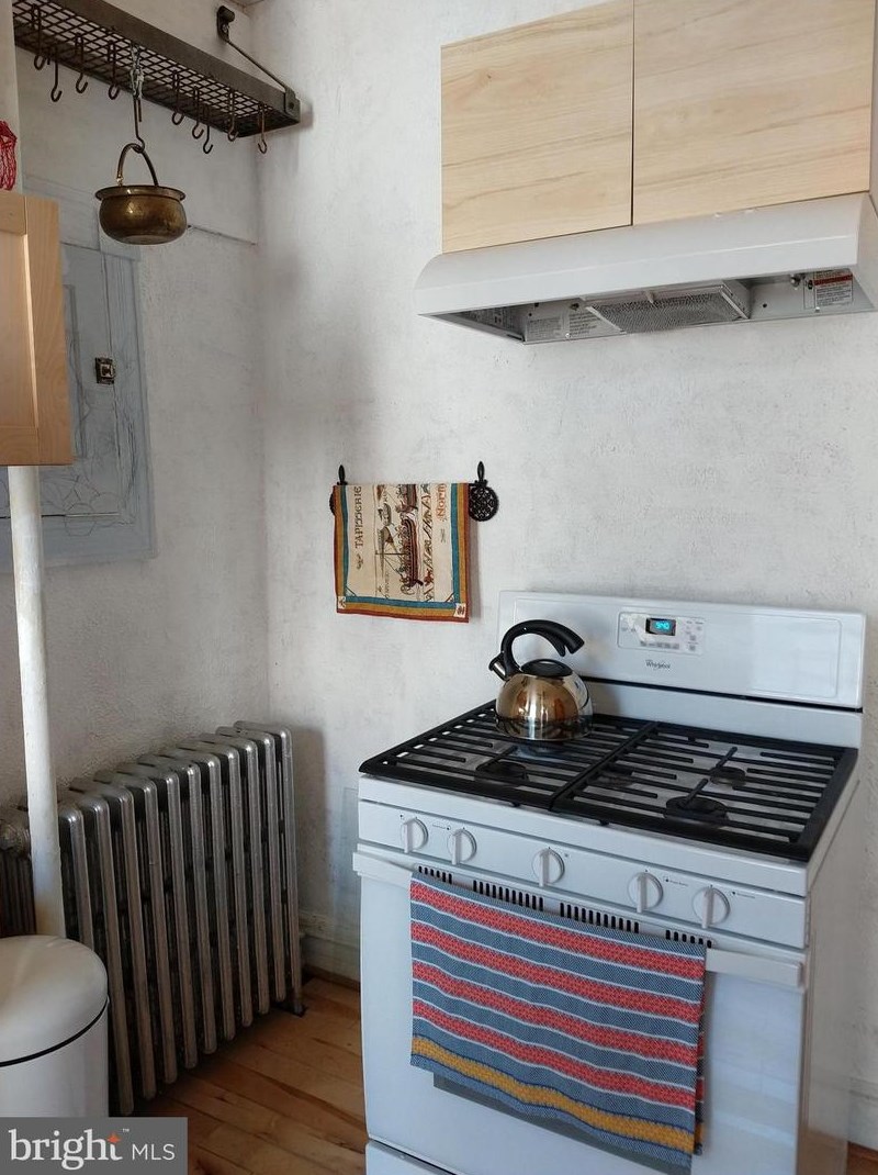 2702 Auchentoroly Ter, Baltimore, MD 21217-1953