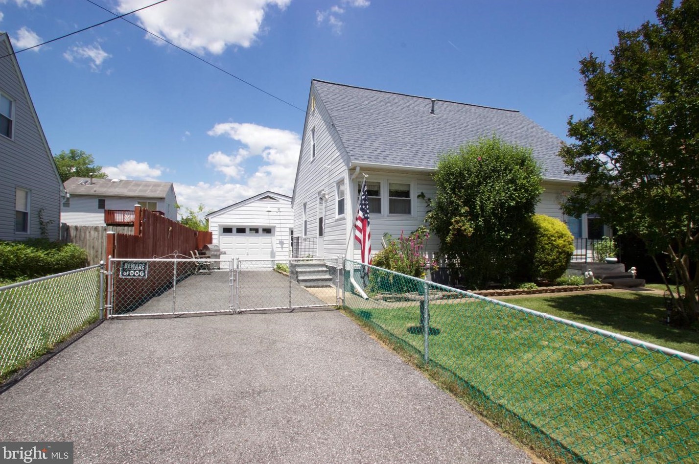 946 Kinwat Ave, Baltimore, MD 21221-5218