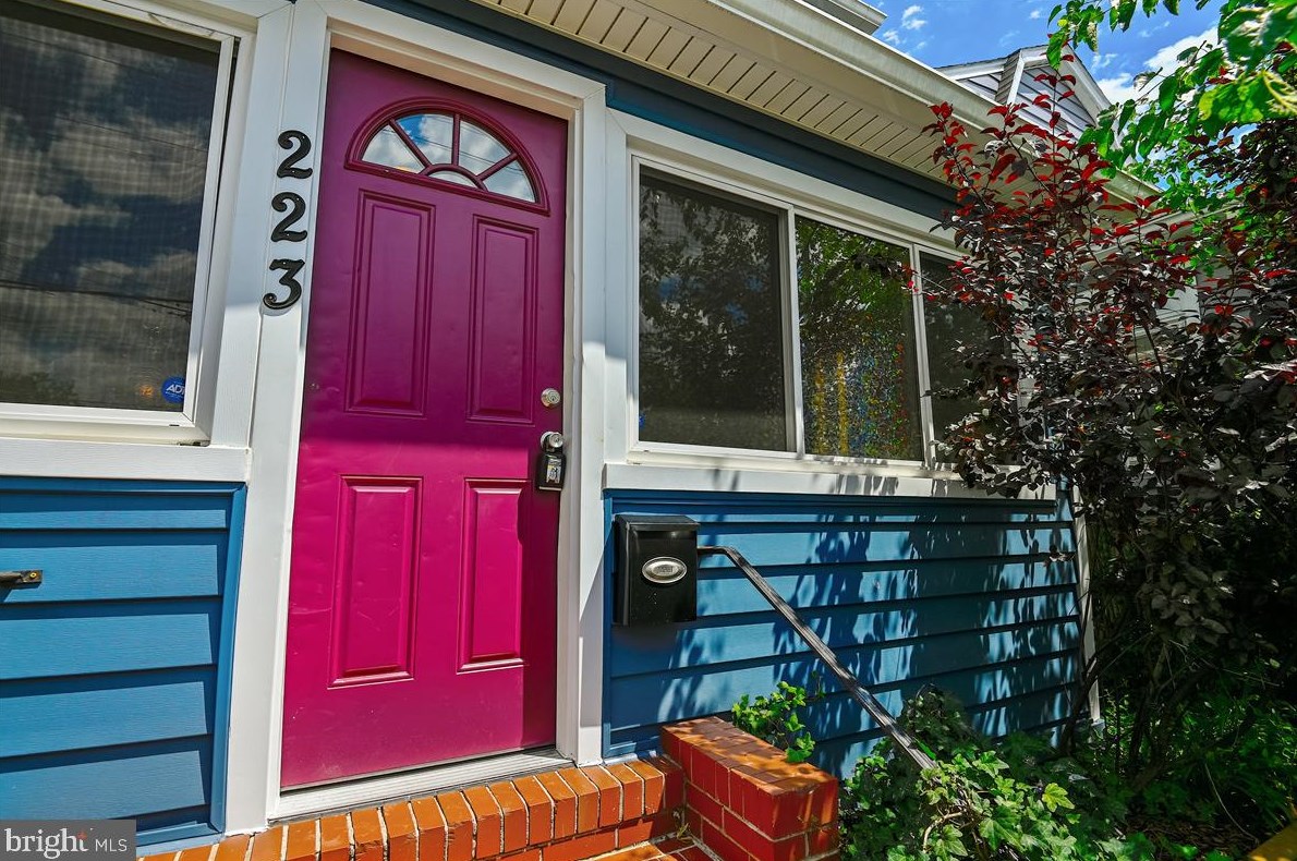 223 Sollers Point Rd, Baltimore, MD 21222-6137