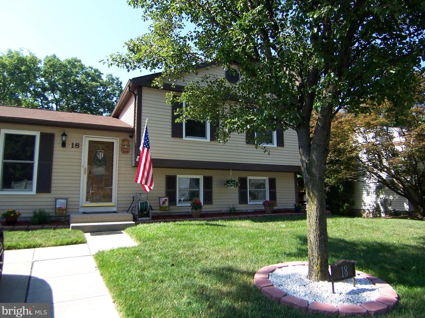 18 Yew Rd, Baltimore, MD 21221-3294