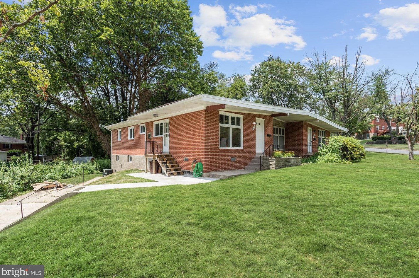 6820 Barnett Rd, Baltimore, MD 21239-1250