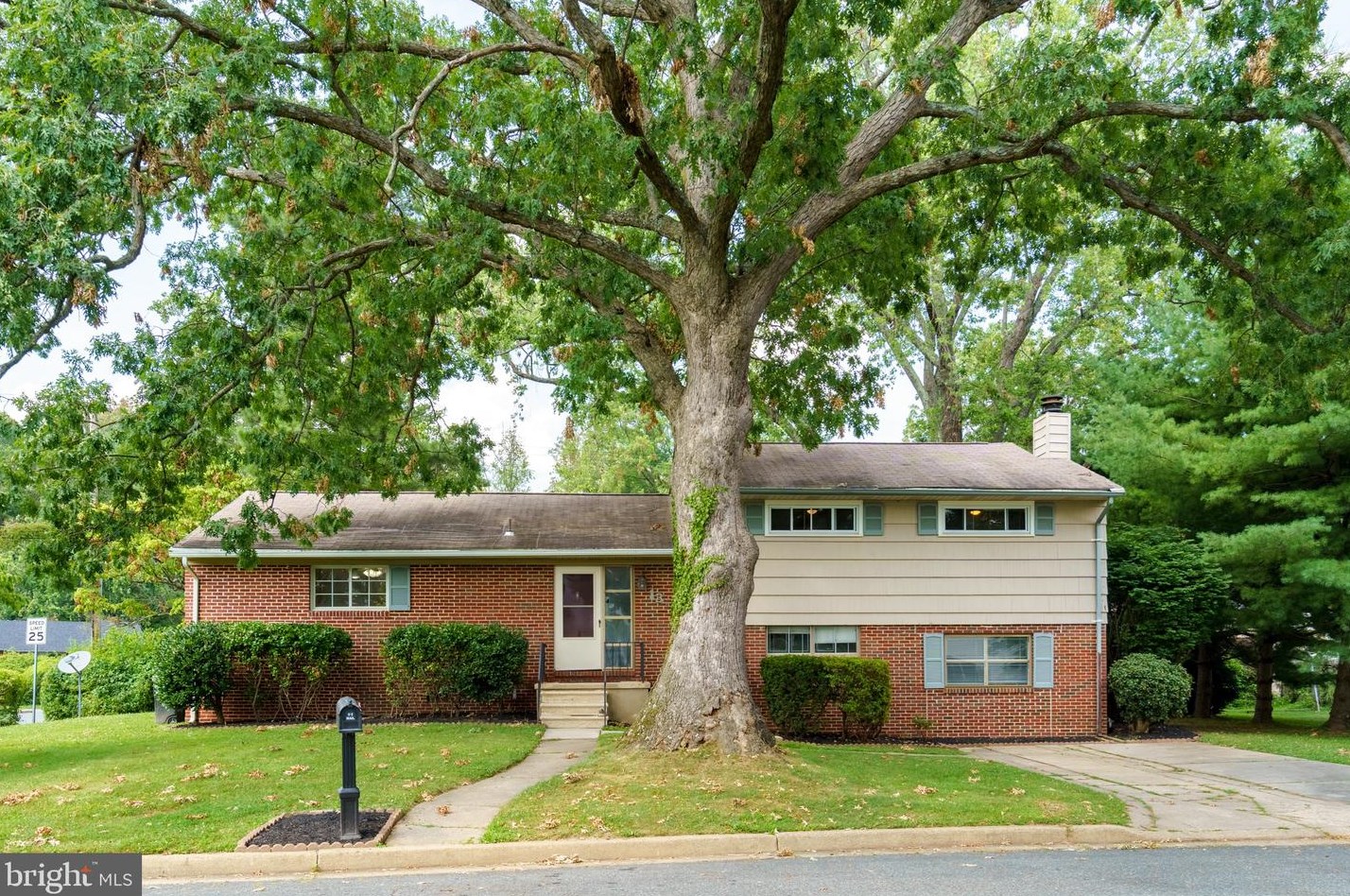 1317 Harden Ln, Baltimore, MD 21208-3727