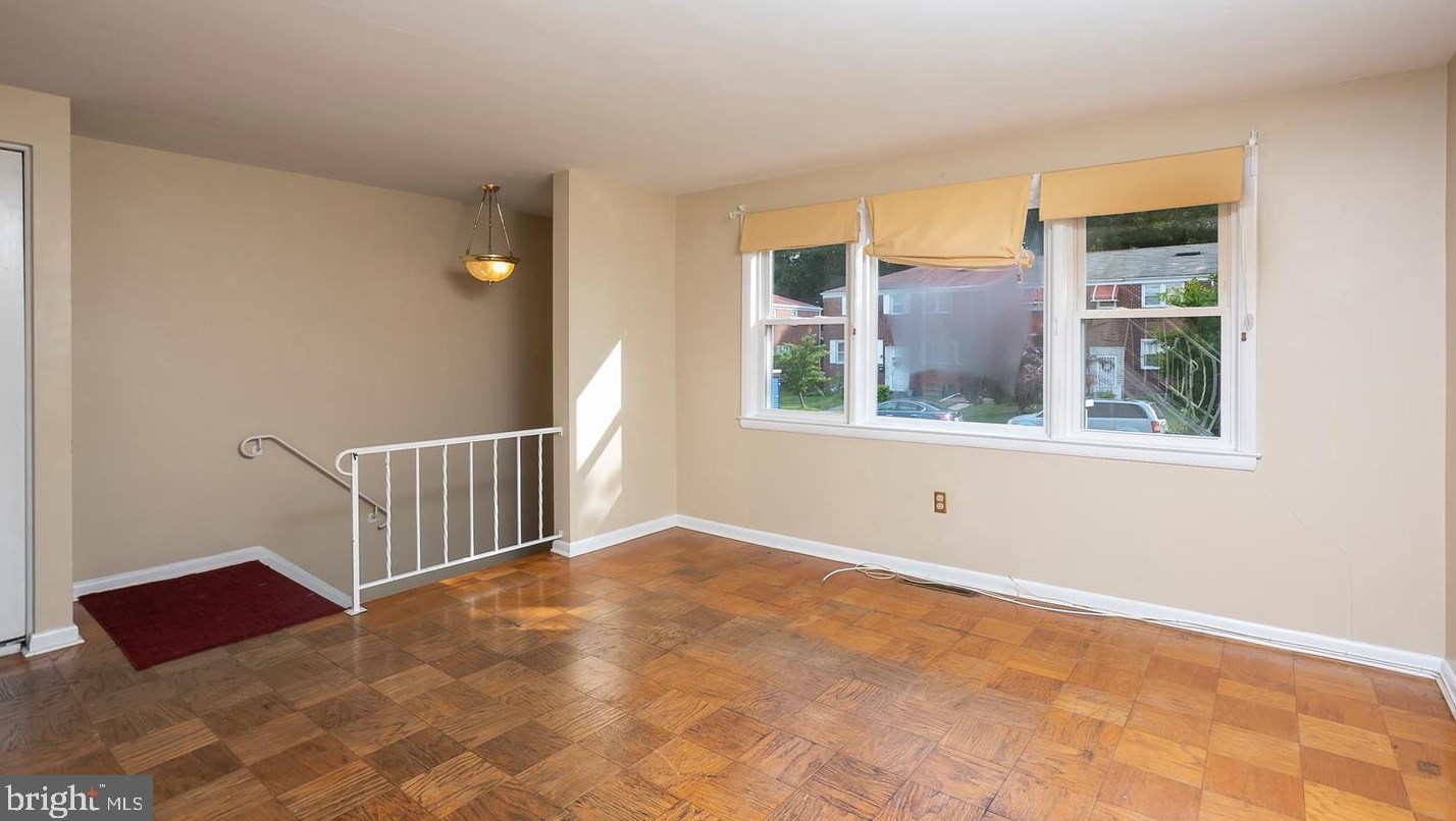 928 Circle Dr, Baltimore, MD 21227