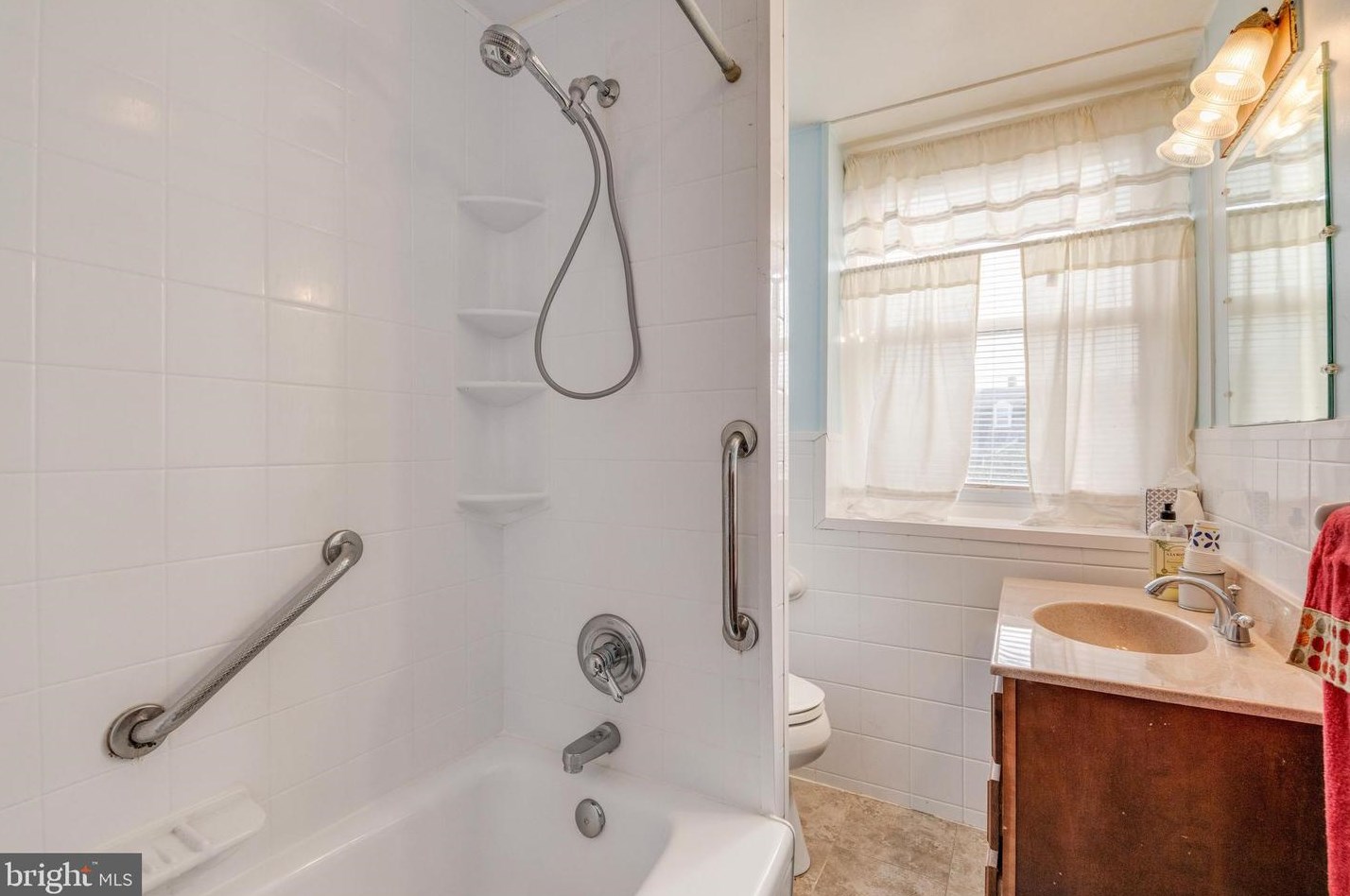 3208 Ryerson Cir, Baltimore MD 21227-4717 exterior