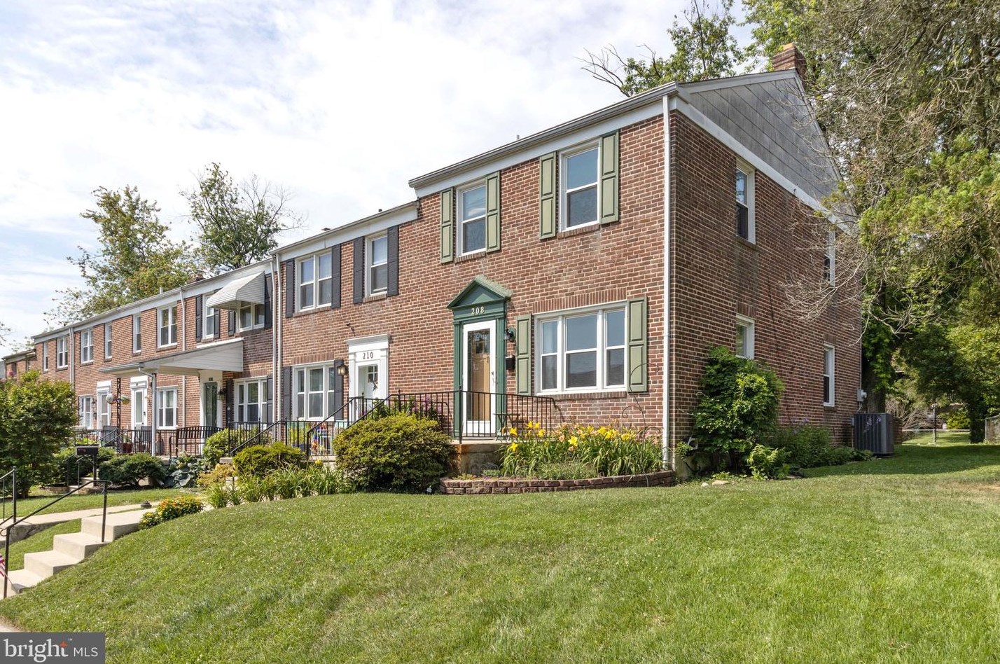 208 Medwick Garth, Baltimore, MD 21228-1939