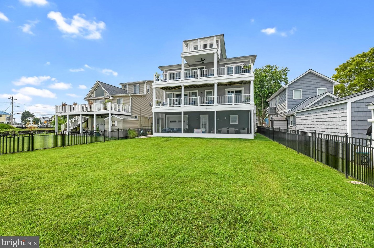2811 Bay Dr, Baltimore, MD 21219-1615