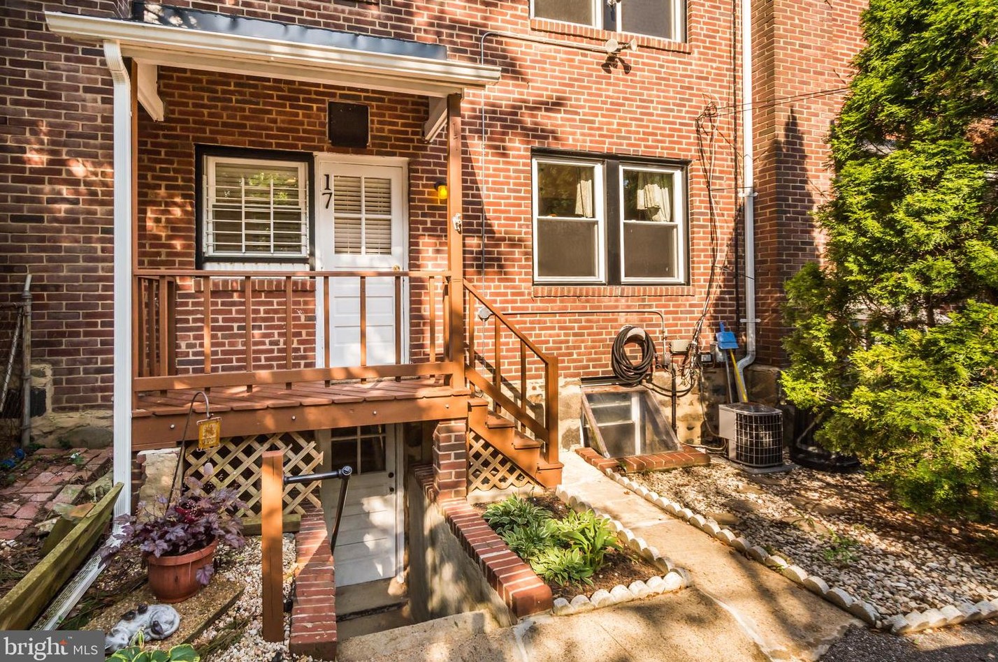 17 Briarwood Rd, Baltimore MD  21228-2002 exterior