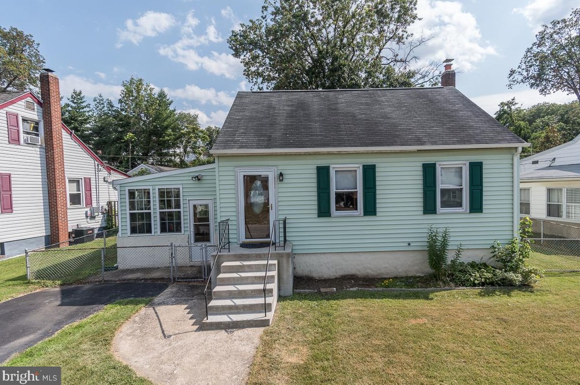 2111 Gaylawn Dr, Baltimore, MD 21227-1809