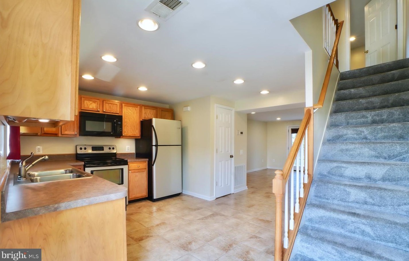 908 Winsap Ct, Baltimore, MD 21227-3423