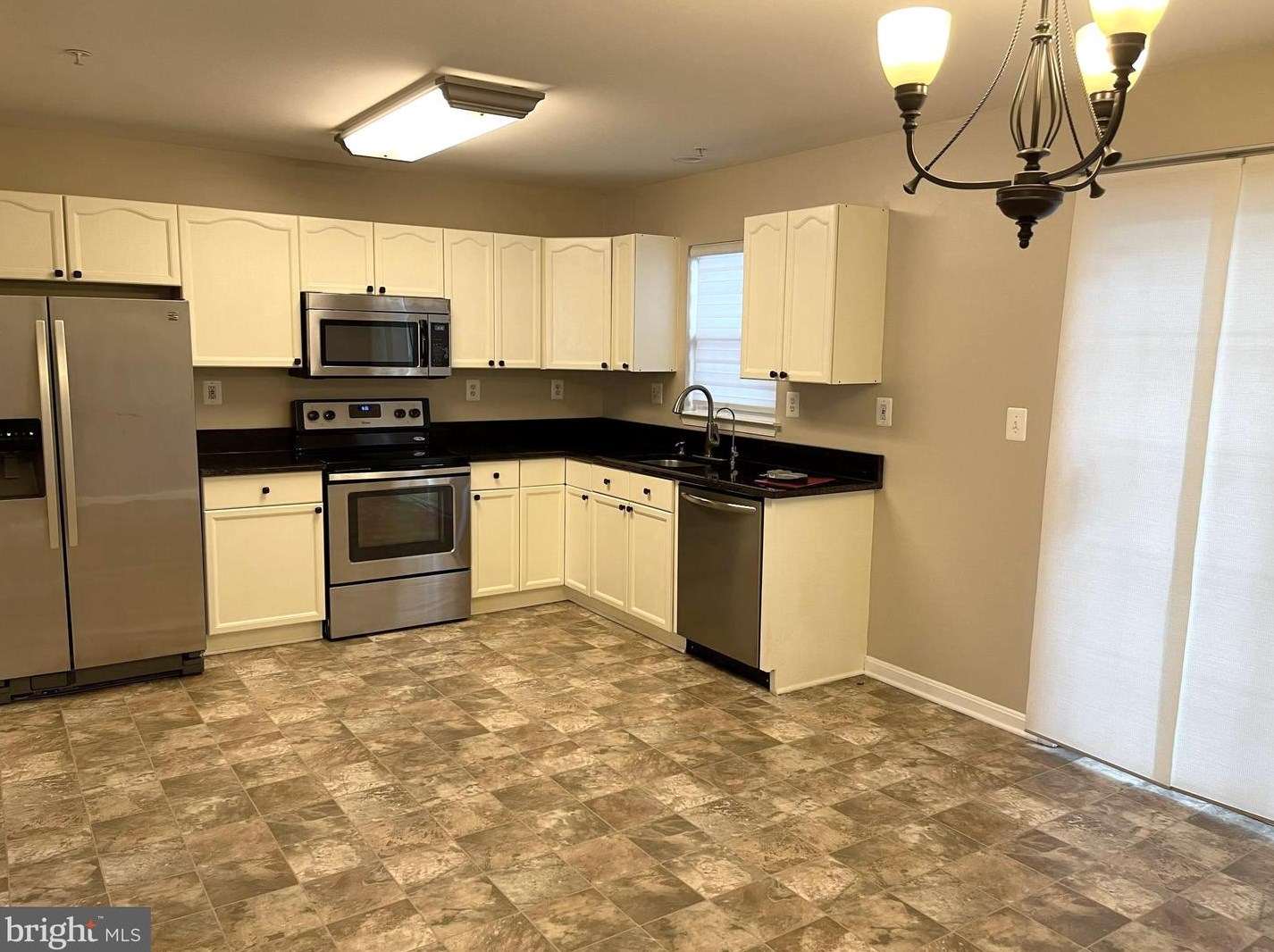 7825 Rolling View Ave, Baltimore MD  21236-3600 exterior