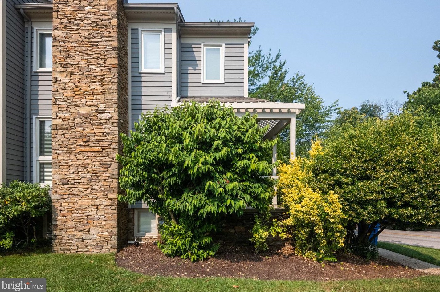 2 Stablemere Ct, Baltimore, MD 21209-1057