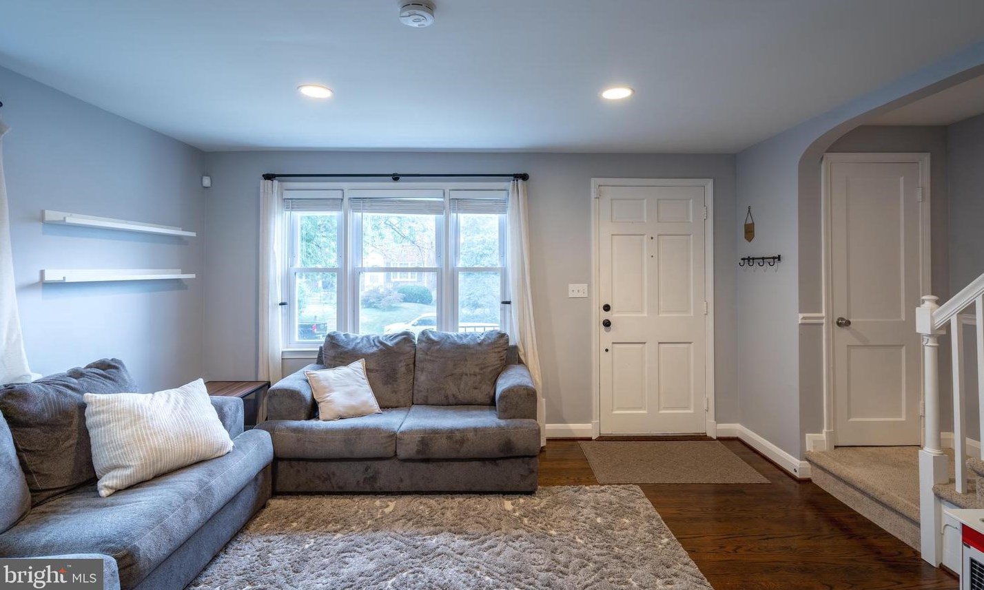 222 Medwick Garth, Baltimore, MD 21228-1939