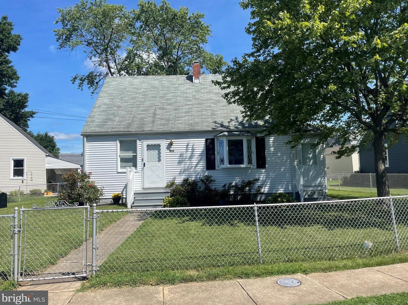 910 Kinwat Ave, Baltimore, MD 21221-5216