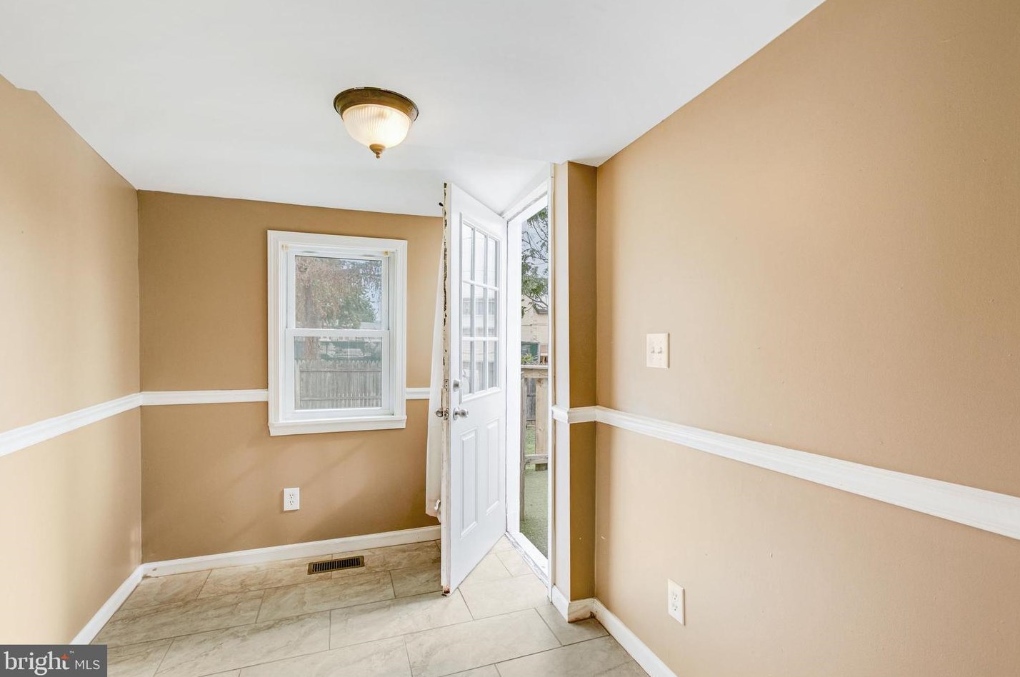 216 Colgate Ave, Baltimore MD  21222-4210 exterior