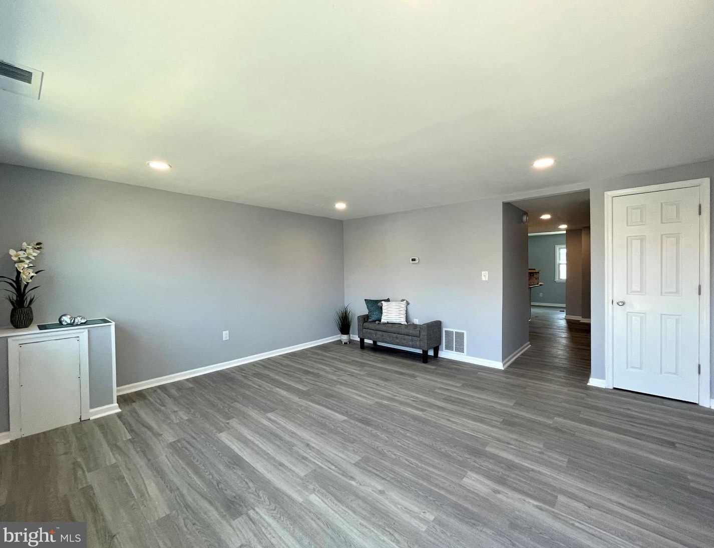 2747 Norfen Rd, Baltimore, MD 21227-4807