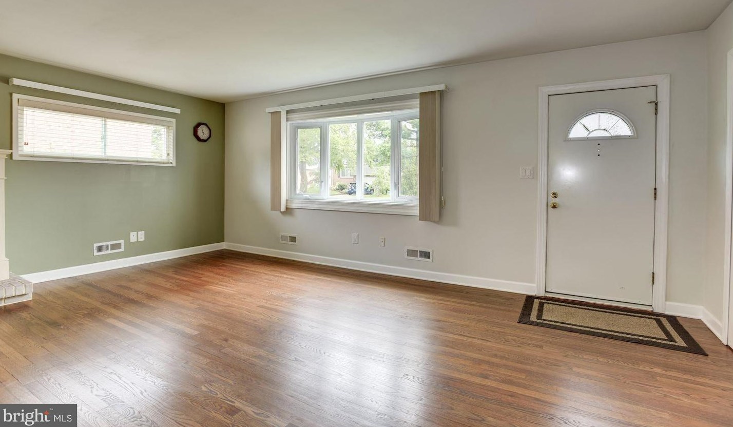 920 Vanderwood Rd, Baltimore, MD 21228-1326