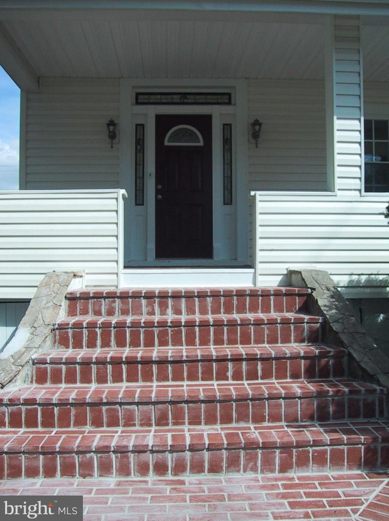 2714 Gray Manor Ter, Baltimore, MD 21222-2405