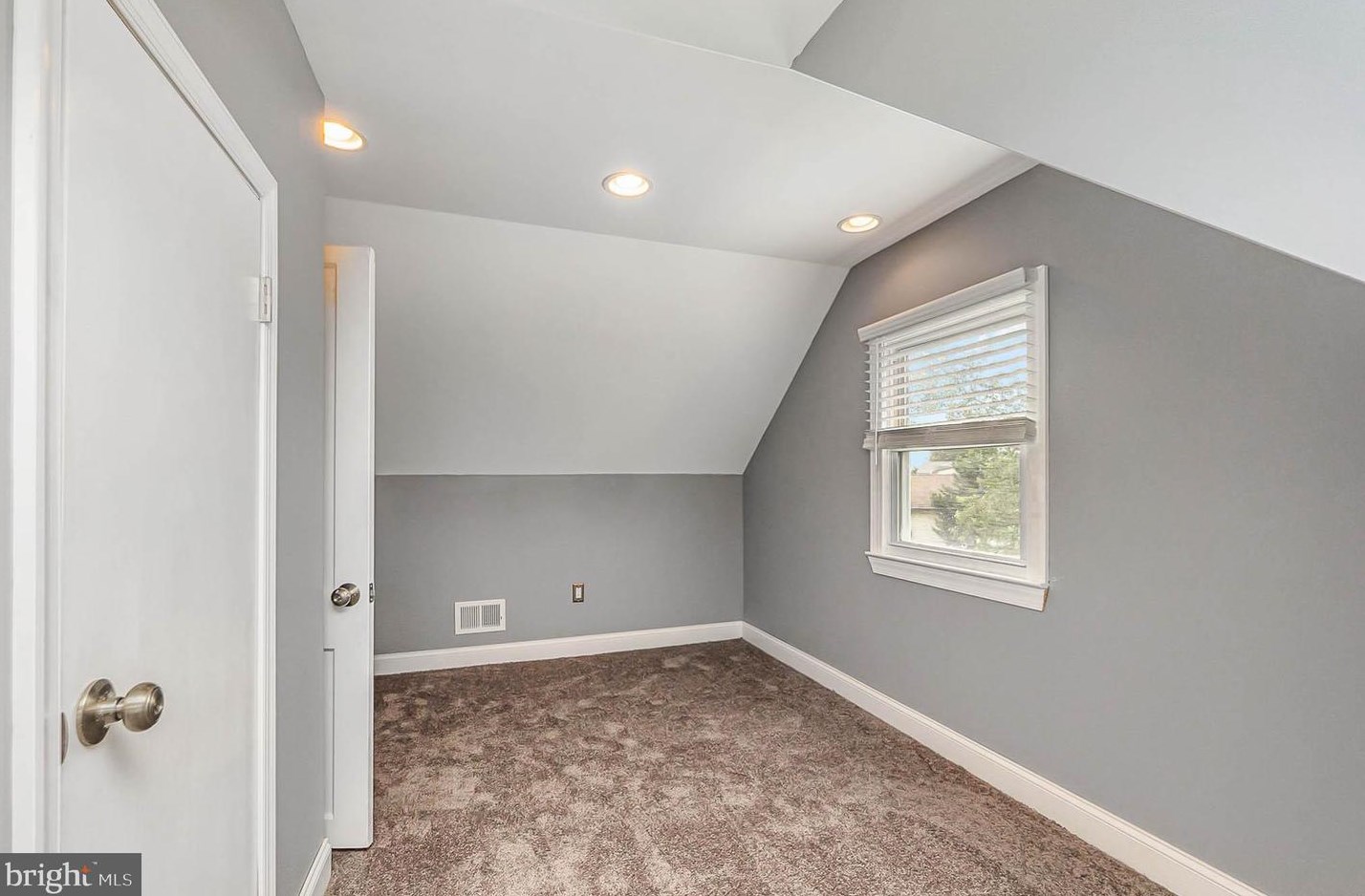 3415 Loganview Dr, Baltimore MD  21222-5949 exterior