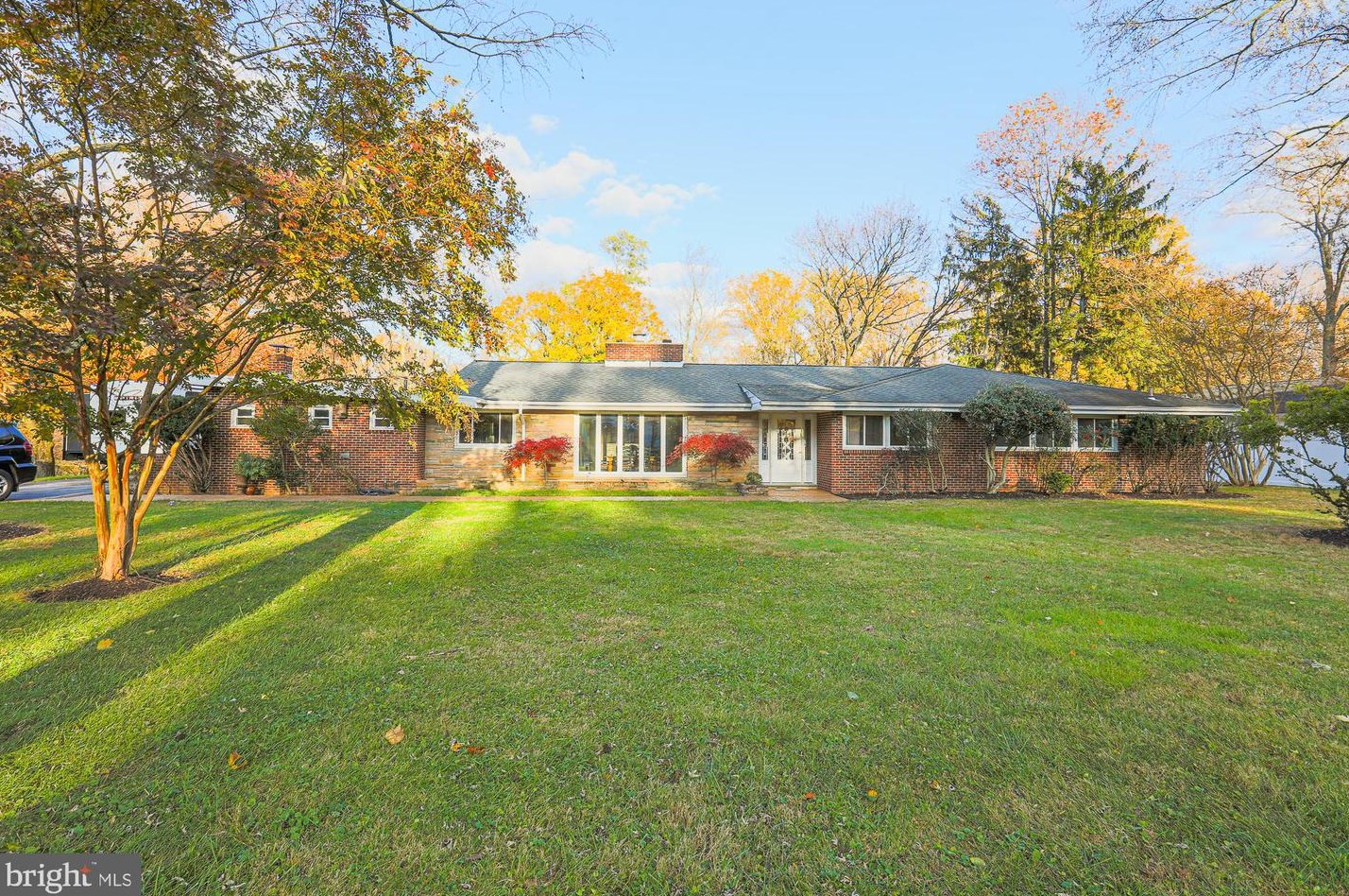 8205 Tama Ct, Baltimore, MD 21208-1952