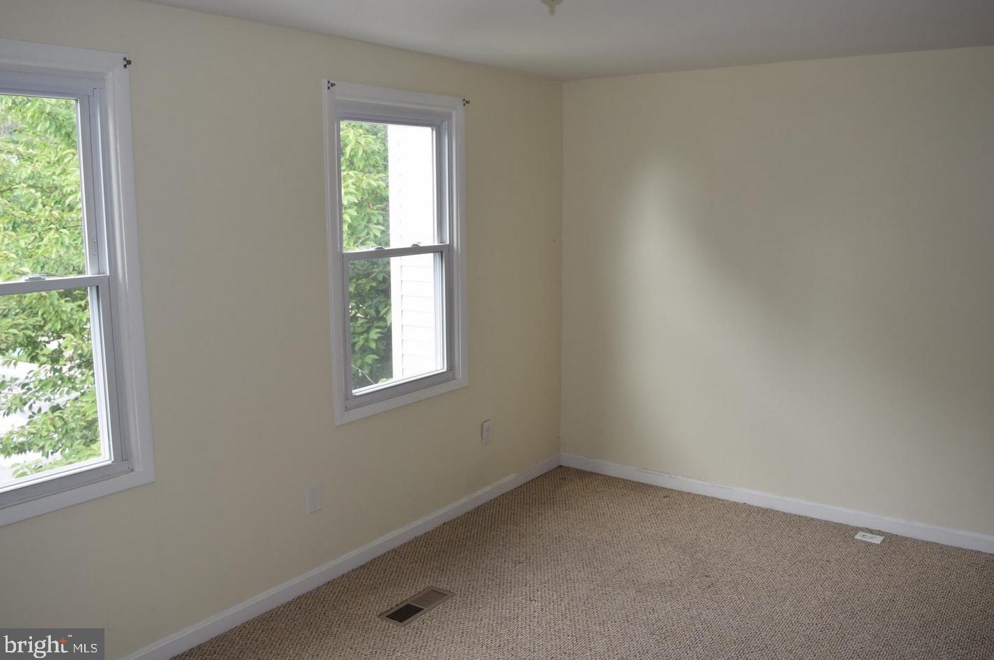 52 Stillwood Cir, Baltimore, MD 21236-2545