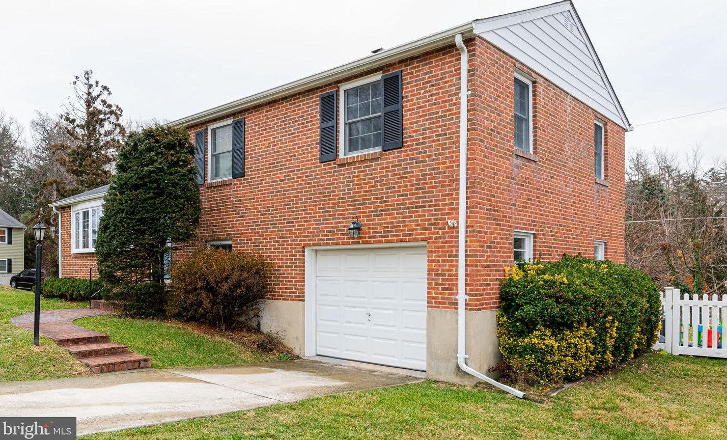 211 Rollingfield Rd, Baltimore, MD 21228-4826