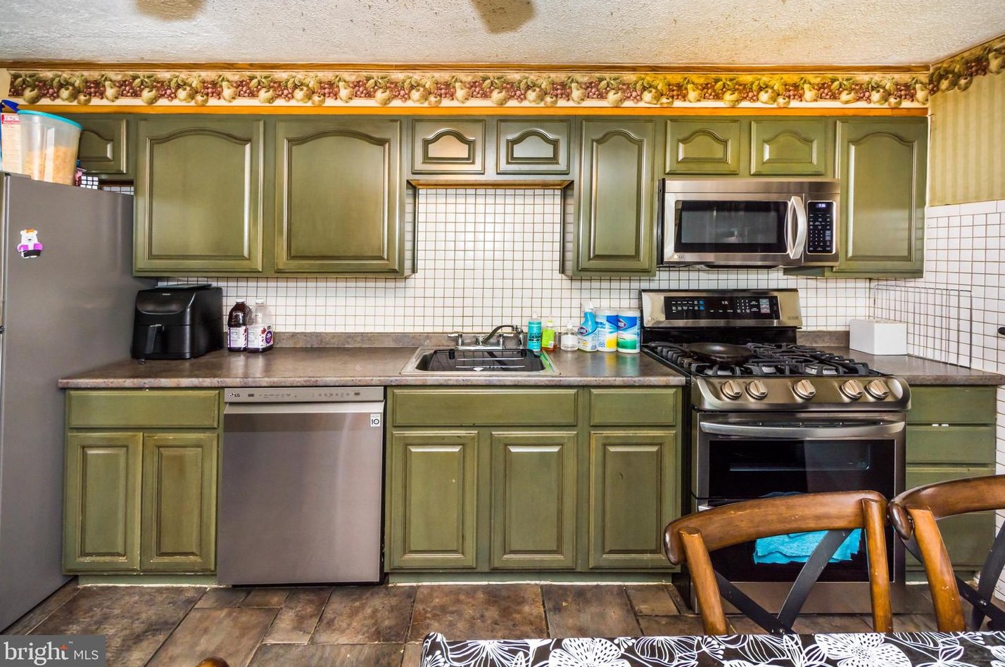 7951 Gough St, Baltimore, MD 21224-2127