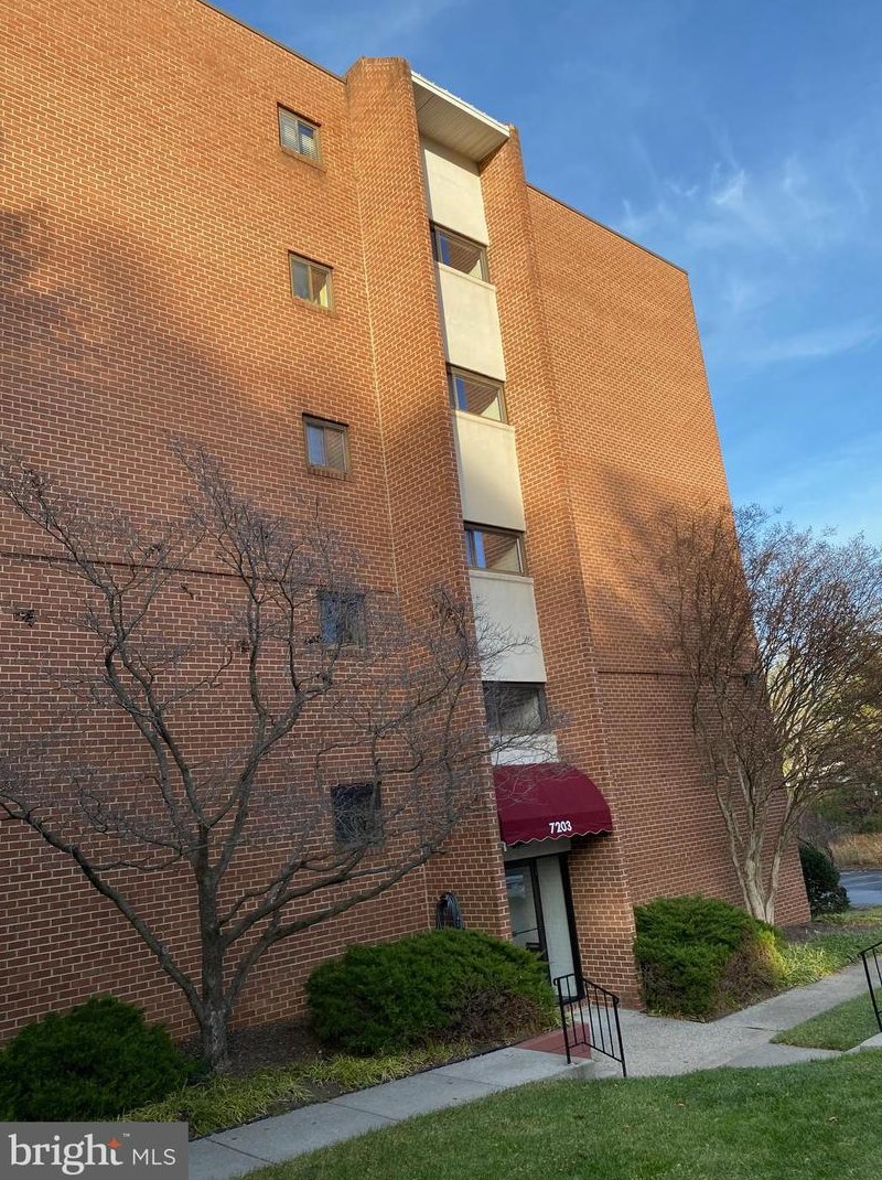 7203 Rockland Hills Dr, Baltimore, MD 21209-1137