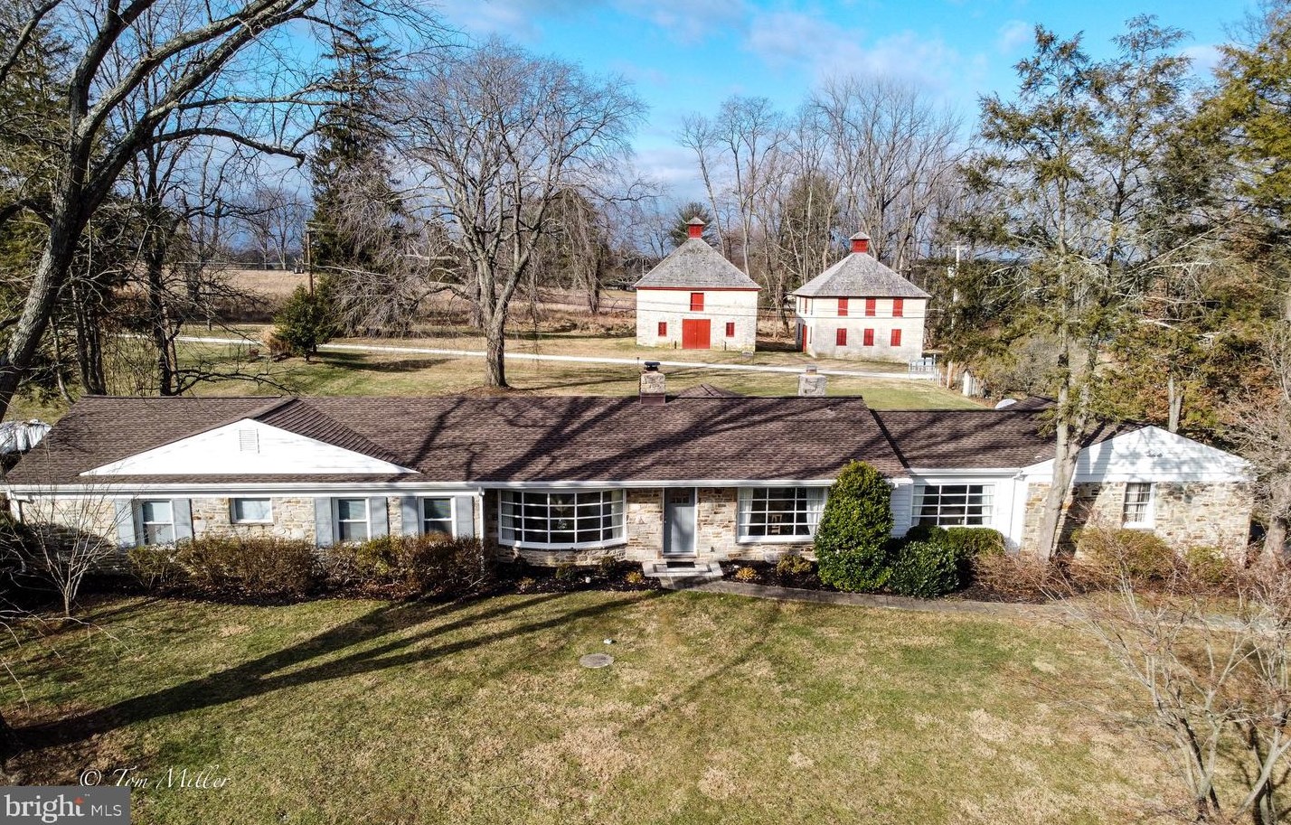 1104 Gypsy Ln, Baltimore, MD 21286-1404