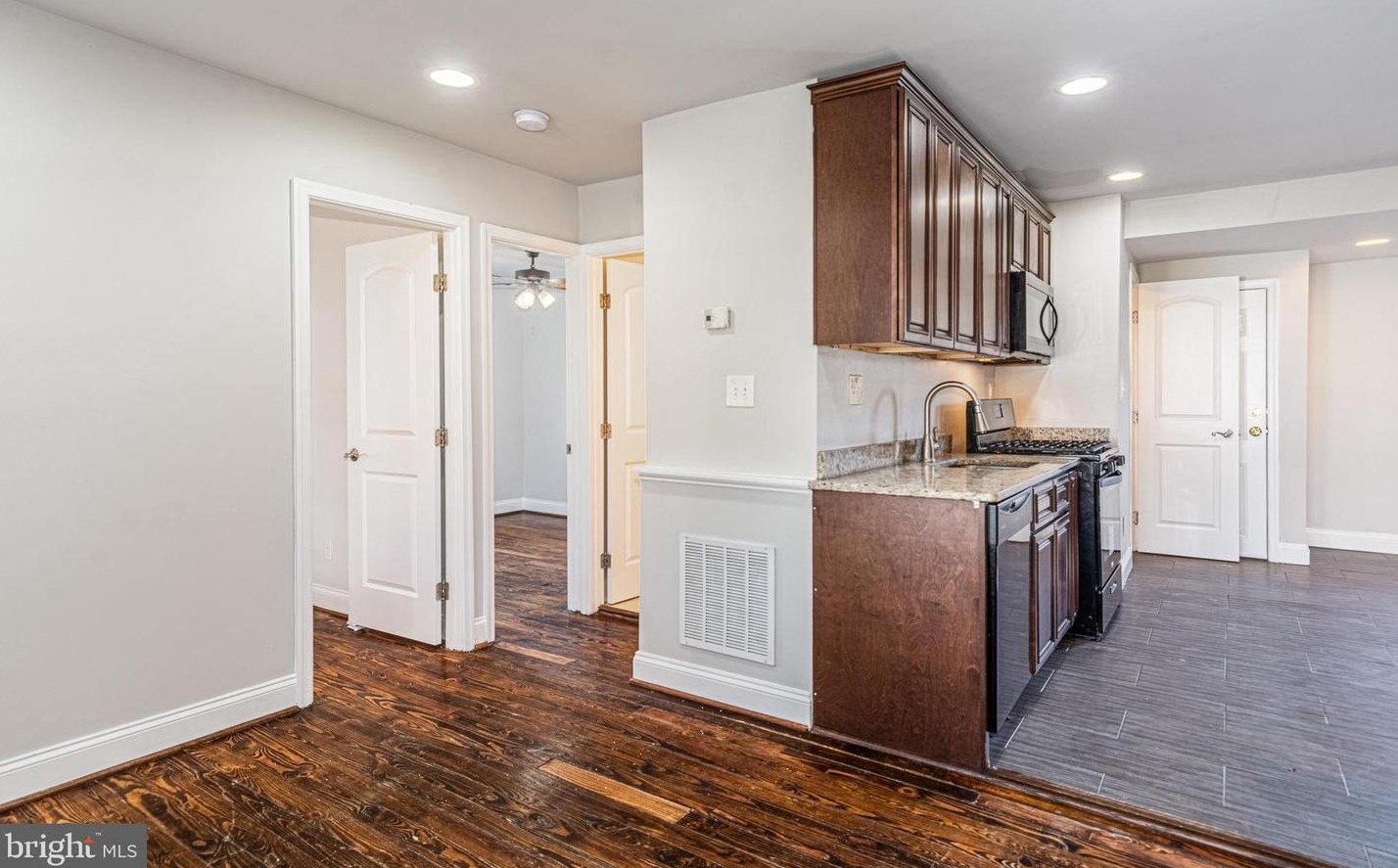 117 Avon Beach Rd, Baltimore, MD 21222-6105