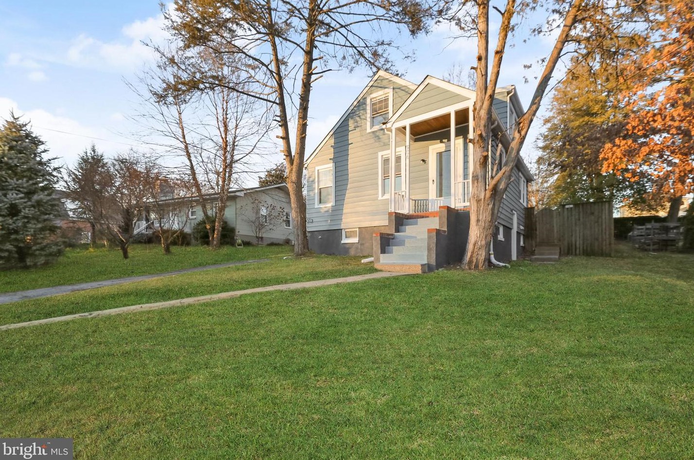 906 Woodsdale Rd, Baltimore, MD 21228-3255