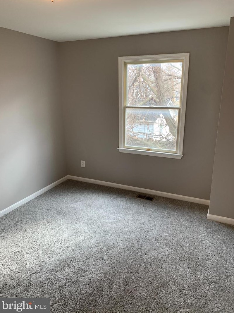 27 Maryland Ave, Baltimore MD 21228-3240 exterior