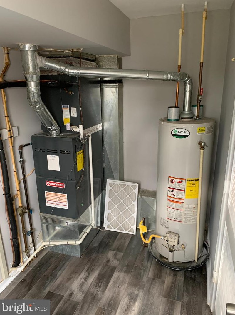 27 Maryland Ave, Baltimore MD 21228-3240 exterior