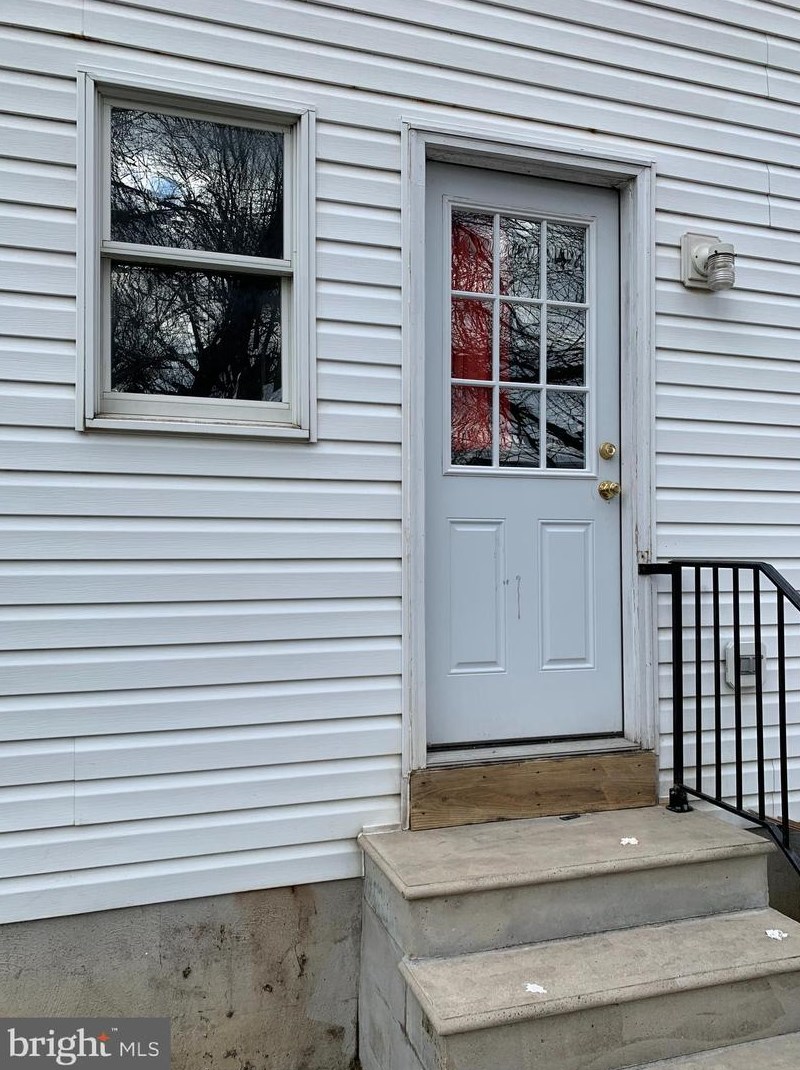 27 Maryland Ave, Baltimore MD 21228-3240 exterior