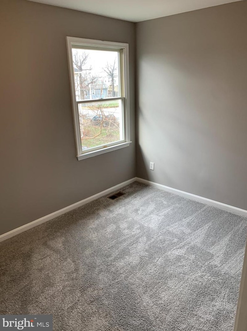 27 Maryland Ave, Baltimore MD 21228-3240 exterior