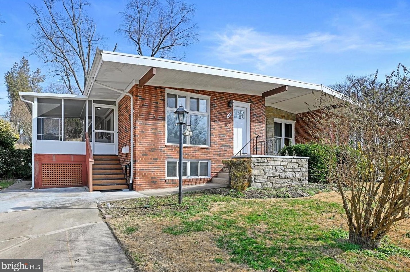 6807 Barnett Rd, Baltimore, MD 21239-1215