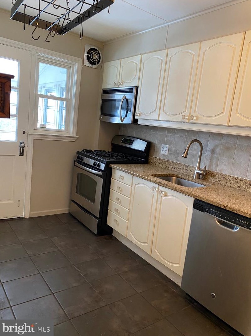 8313 Pleasant Plains Rd, Baltimore, MD 21286