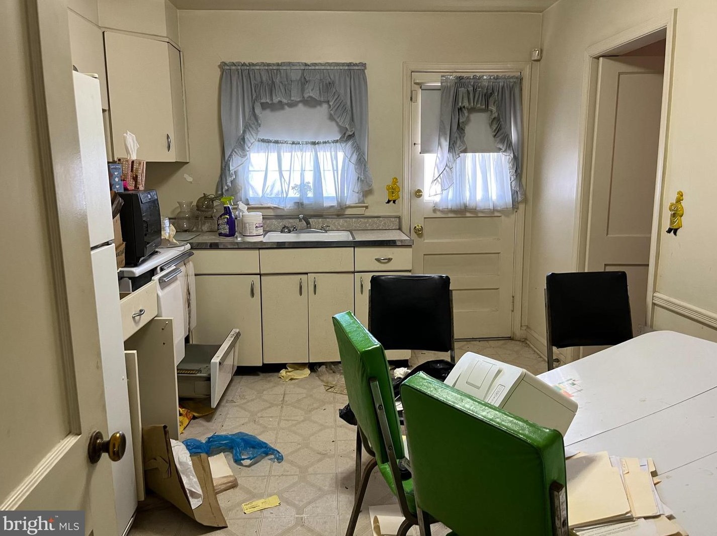 8143 Pleasant Plains Rd, Baltimore, MD 21286-8325