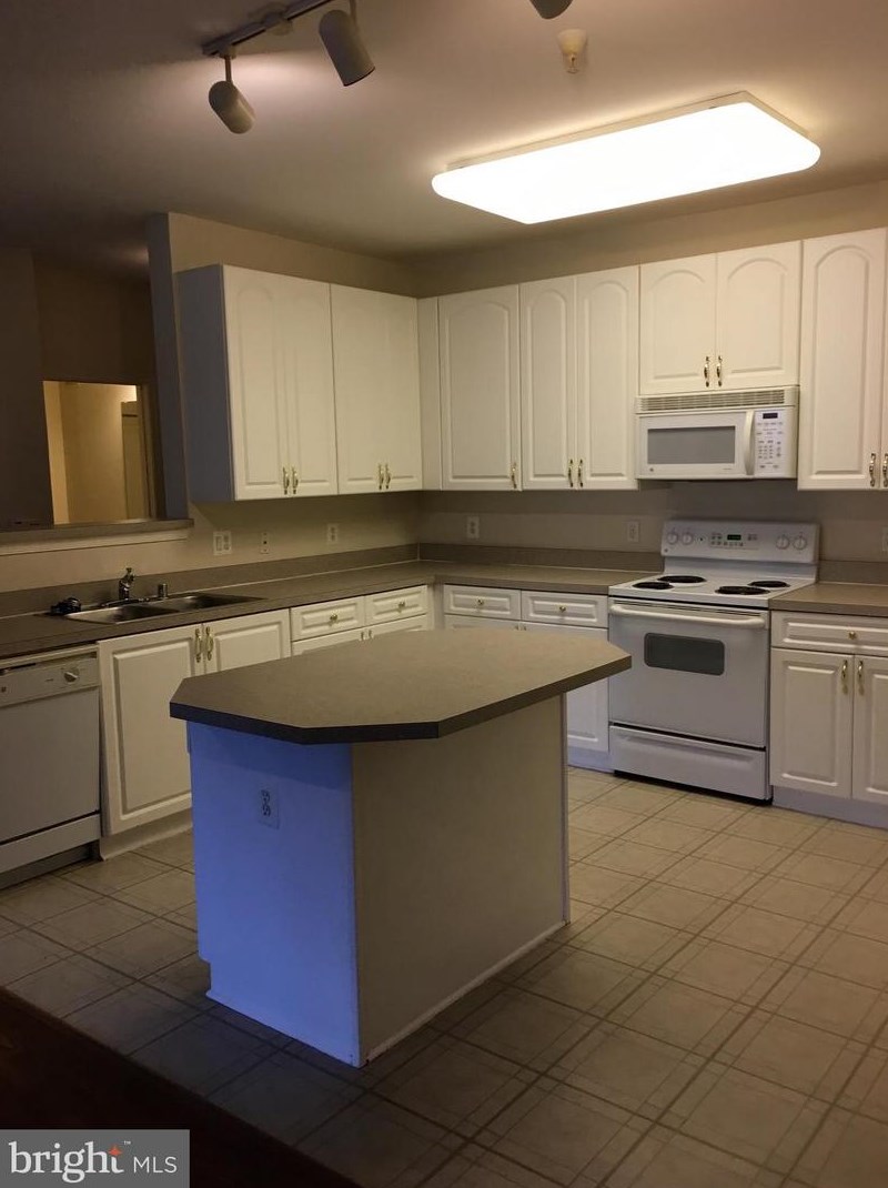 400 Symphony Cir #143e, Cockeysville, MD 21030